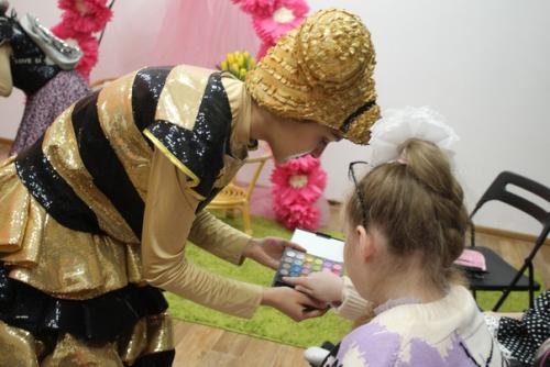 Праздники для девочек не заканчиваются в полночь 8 марта. 01