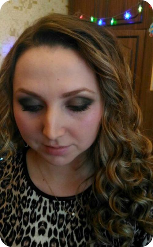 Сделай репост этой записи и получи в подарок - макияж и выезд (абсолютно бесплатно), при заказе причёски. 07