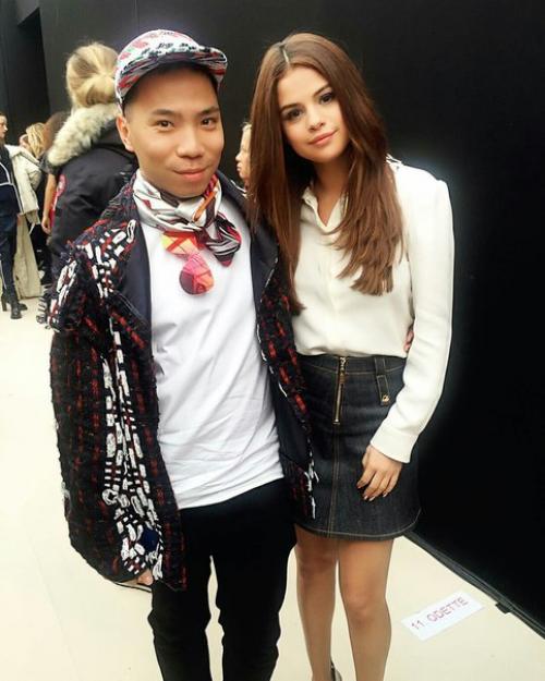 Итак, недавно селена посетила показ Louis Vuitton в рамках парижской недели моды. 03