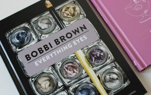 Как правильно наносить средства по уходу за кожей век? 04