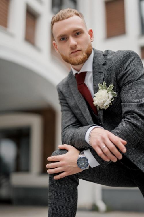 Образ молодоженов - это не только стиль и внешний вид, но и отражение их индивидуальности. 02