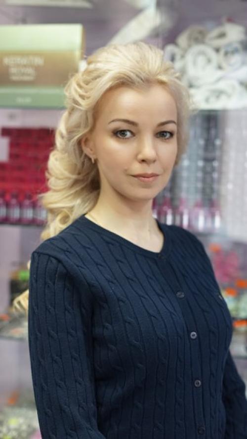 Вчера делали окрашивание для Юлии, а сегодня прическу и макияж. 05