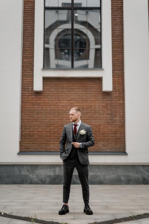 Образ молодоженов - это не только стиль и внешний вид, но и отражение их индивидуальности. 03