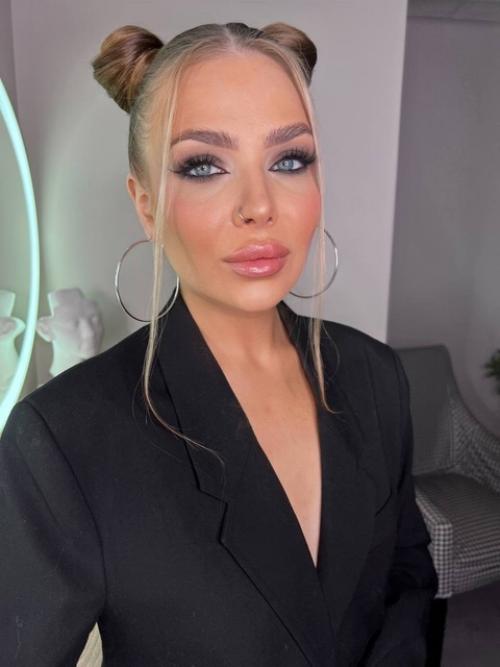 Безупречный макияж и стильная прическа - это работа профессионала! 01