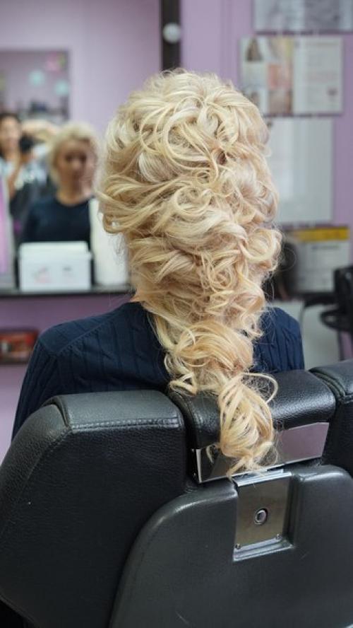 Вчера делали окрашивание для Юлии, а сегодня прическу и макияж. 04