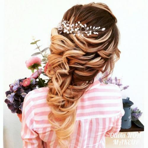 Кто хочет моделькой на макияж, прическу или коррекцию и окрашивание бровей - пишите. 05