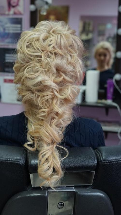 Вчера делали окрашивание для Юлии, а сегодня прическу и макияж. 02