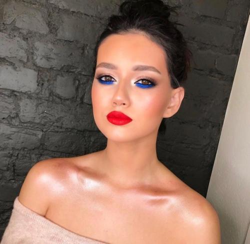 Спец предложение?  Макияж + локоны = 1800 рублей? 06 Спец предложение?  Макияж + локоны = 1800 рублей? 06