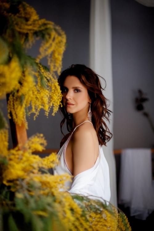 Мы ищем визажиста - стилиста (причёска и макияж) на творческую сьемку 12 апреля. 05