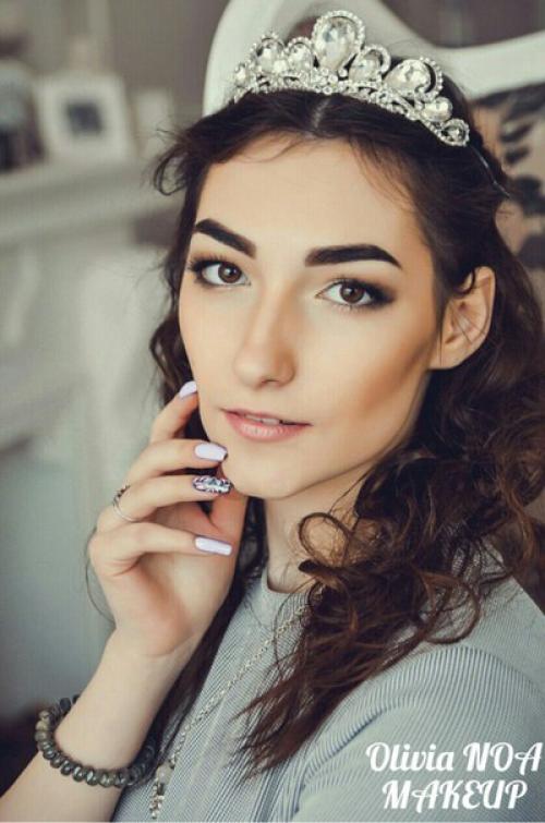 Кто хочет моделькой на макияж, прическу или коррекцию и окрашивание бровей - пишите. 02