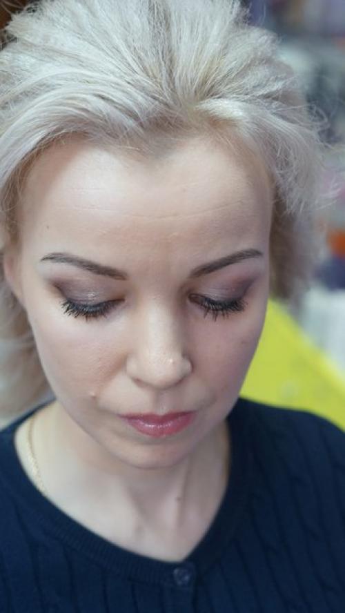 Вчера делали окрашивание для Юлии, а сегодня прическу и макияж. 01