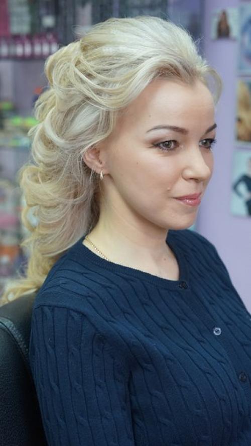 Вчера делали окрашивание для Юлии, а сегодня прическу и макияж. 03