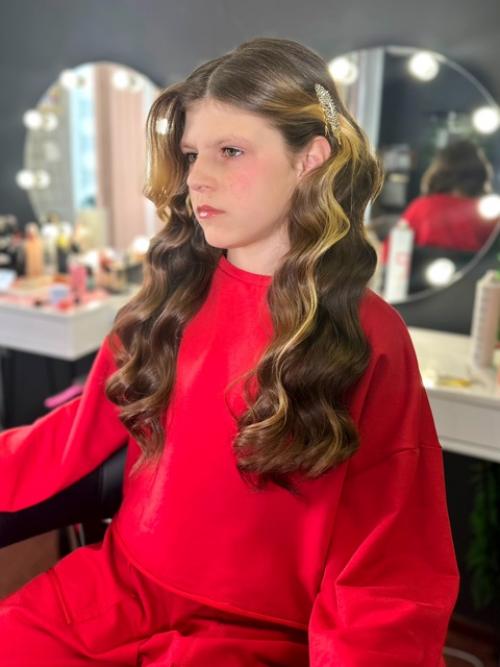 Сейчас пора выпускных и у детей. 03