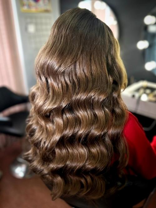 Сейчас пора выпускных и у детей. 01