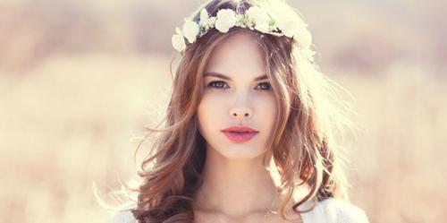 Естественность и стиль Nude в этом сезоне популярны не только в маникюре и прическах, но и в свадебном макияже. 01