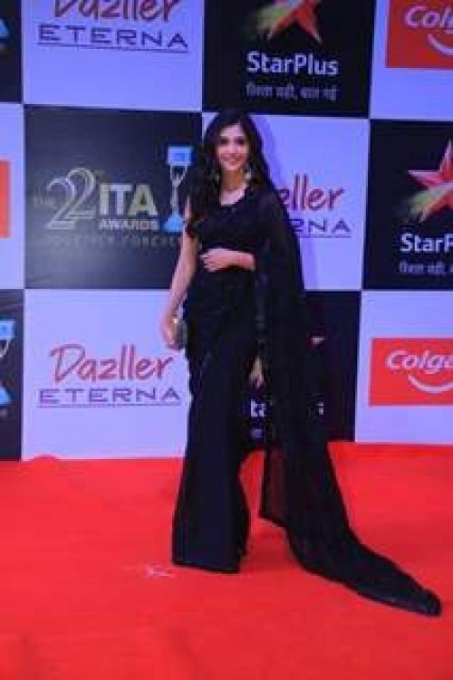 Хина хан, шиванги Джоши и пранали ратод: дивы Yrkkh в черных сари. 04 Хина хан, шиванги Джоши и пранали ратод: дивы Yrkkh в черных сари. 04