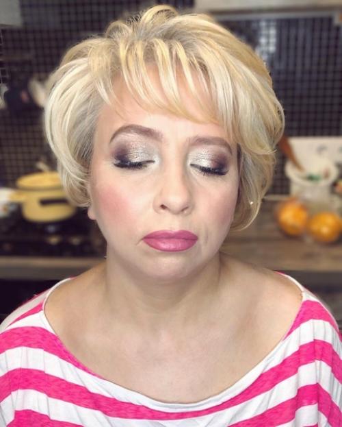 Мама - самый близкий и родной человек, который лучше всех сможет поддержать свою любимую дочь в день свадьбы. 01