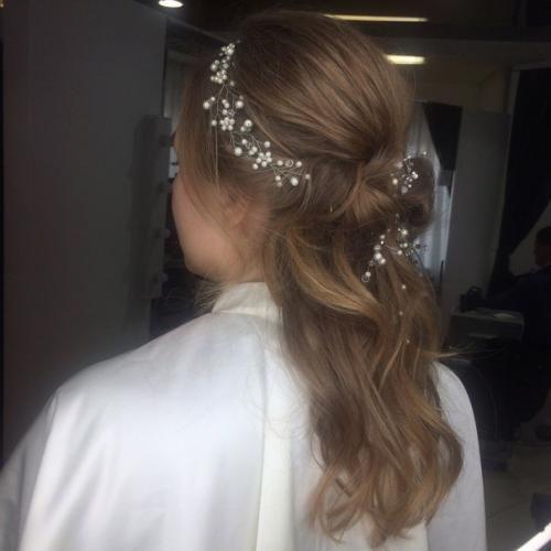 Окончание школы очень важное событие в жизни каждой девочки? 01