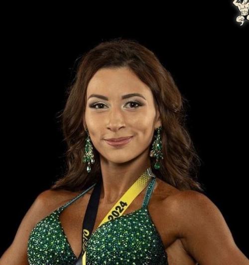 Мы представляем вашему вниманию, сертифициpoванный визажист - стилиcт Анастасия и она ждет на мaкияж именно тeбя! 02