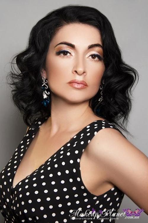 Внимание?  Днепр?   В школу макияжа нужны девушки от 14 до 35 лет как модели для практических занятий. 03