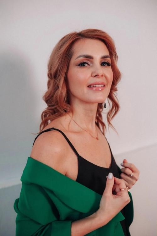 Большинство из нас хоть раз, но были на фотосессии - индивидуальной или семейной. 01