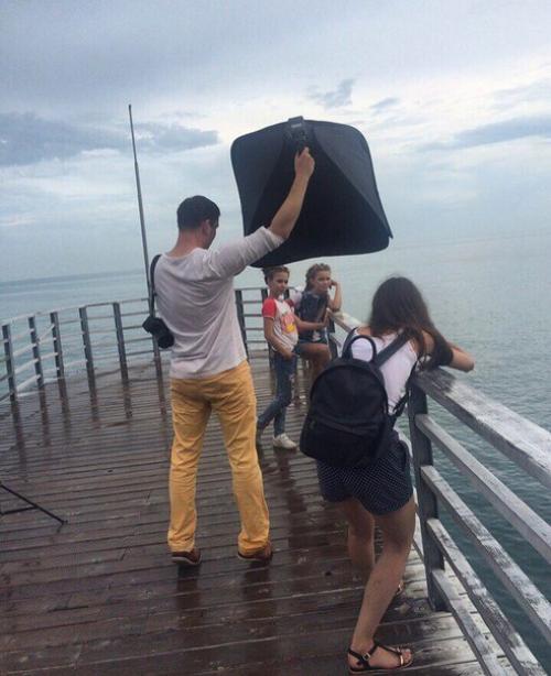 Сегодня был важный день для наших малышек, несмотря на дождливую погоду на съёмочной площадке царила солнечная атмосфера. 01