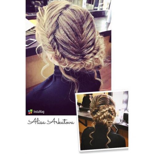 Милые девушки?  Я стилист - визажист, предлагаю вам свои услуги: 07