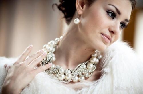 Мы представляем вам несколько самых модных современных образов невесты. 04