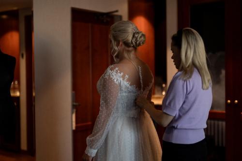 Утро невесты.  Съемка утра невесты давно превратилась в жанр со своими правилами и трендами. 06 Утро невесты.  Съемка утра невесты давно превратилась в жанр со своими правилами и трендами. 06