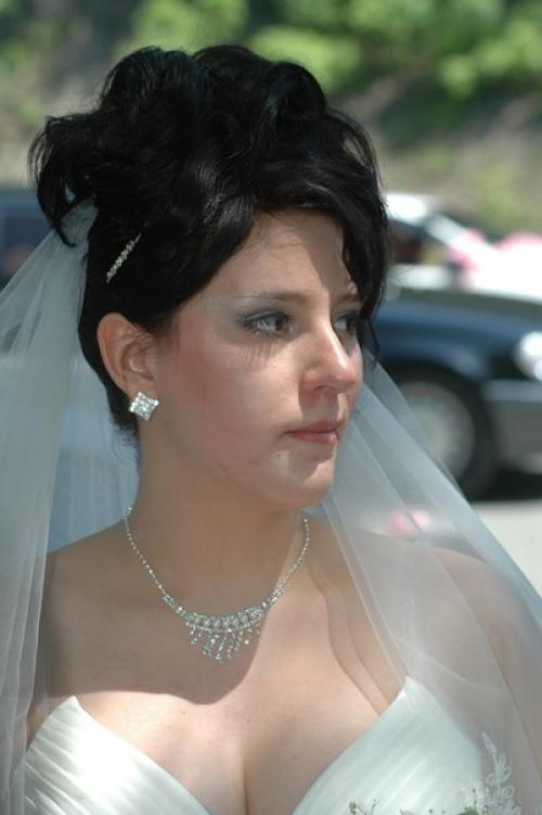 Несколько лет подряд просила у бывшего мужа свои свадебные фотографии, для девчонки что делала макияж мне и прическу в альбом. 01