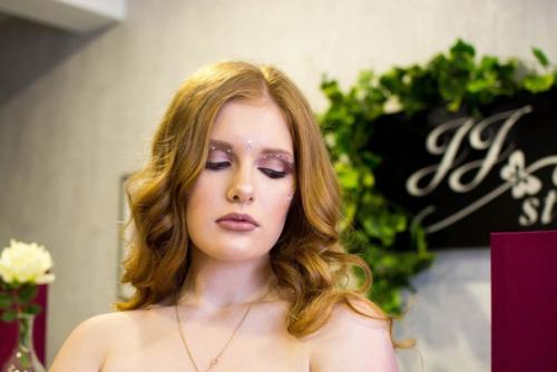 Мы приглашаем в школу макияжа и причесок красавиц города? 06