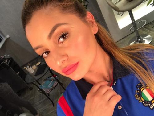 Мы приглашаем в школу макияжа и причесок красавиц города? 01