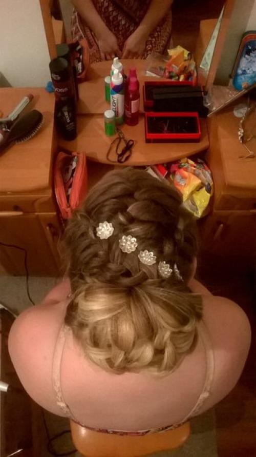 Девочки нужны модели на прически, локоны, косы, макияж. 06