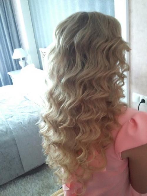 И так обычно начинается утро свадебного мастера по прическам и визажиста. 03