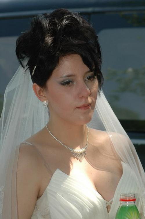 Несколько лет подряд просила у бывшего мужа свои свадебные фотографии, для девчонки что делала макияж мне и прическу в альбом. 02