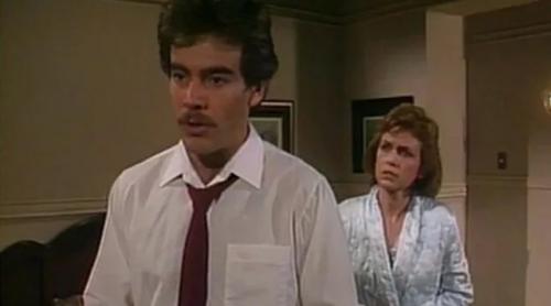 Летом у меня всегда обострение по старым сериалам. 01