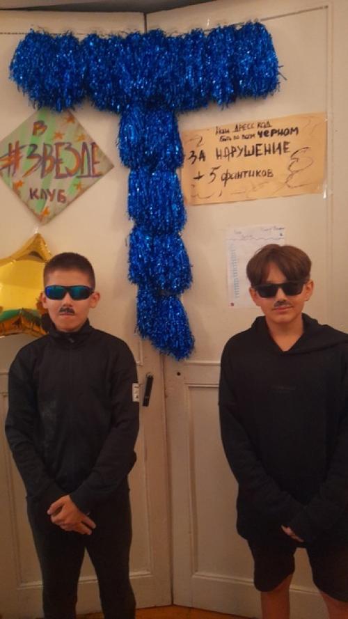 Несмотря на дождь и нудную погоду, Деньги зарабатывать не лень не лень, потому что всё ведь- для народа., и весь вечер - это бизнес - день! 03