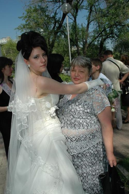 Несколько лет подряд просила у бывшего мужа свои свадебные фотографии, для девчонки что делала макияж мне и прическу в альбом. 04