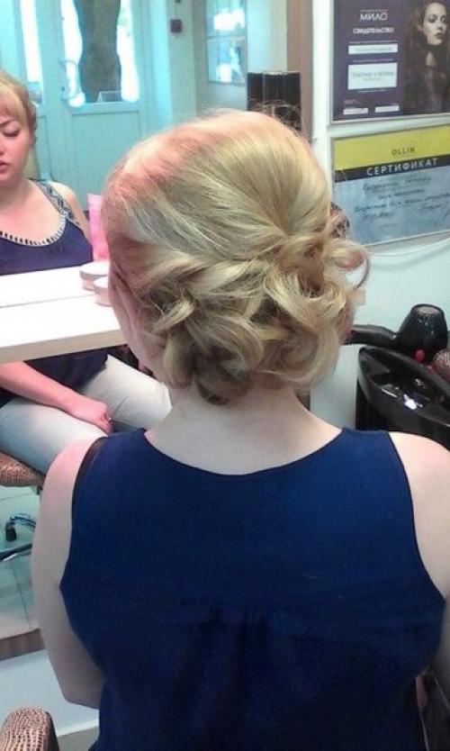 Дорогие девочки?  Мы поприветствуем нашего мастера парикмахерского искусства и фею мейк - апа Александру? 01