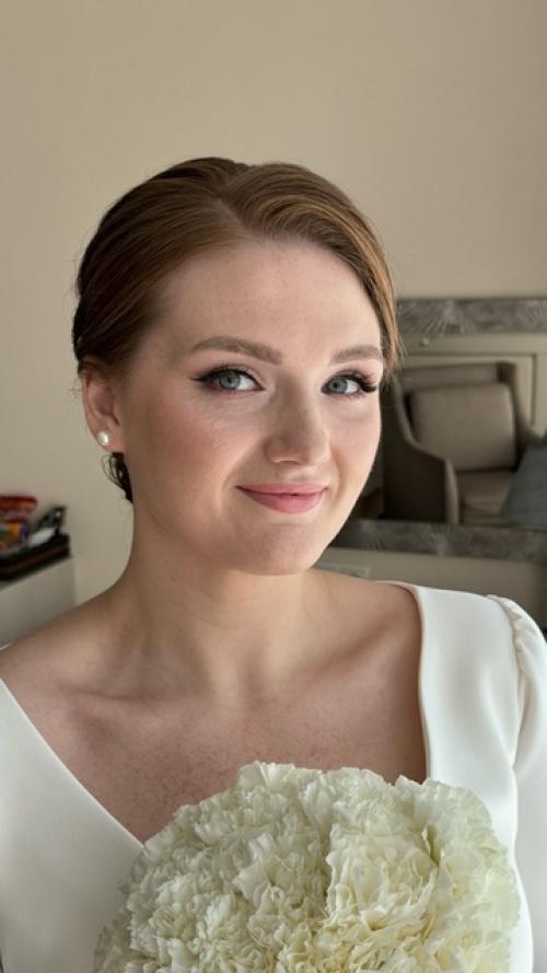 Столько девочек доверяют мне свой образ в самый важный день. 03