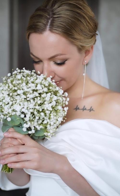 Приятно, когда доверяют образ в самый важный день. 01