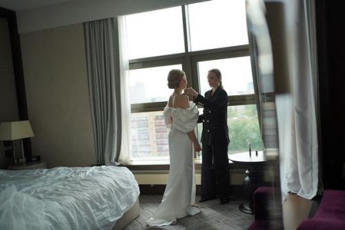 Приятно, когда доверяют образ в самый важный день. 02