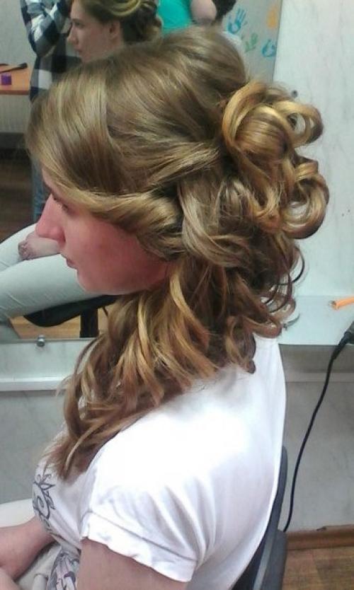 Дорогие девочки?  Мы поприветствуем нашего мастера парикмахерского искусства и фею мейк - апа Александру? 02