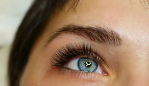 Выпускной, свадьба, отпуск - пакеты услуг: макияж и прическа, маникюр и педикюр, наращивание ресниц и коррекция бровей и др. 01