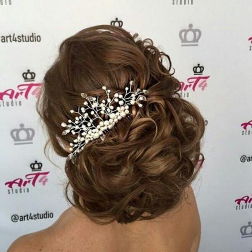 Херня.  Когда баба приходит на проф макияж и платит за него деньги, она хочет быть супир. 03