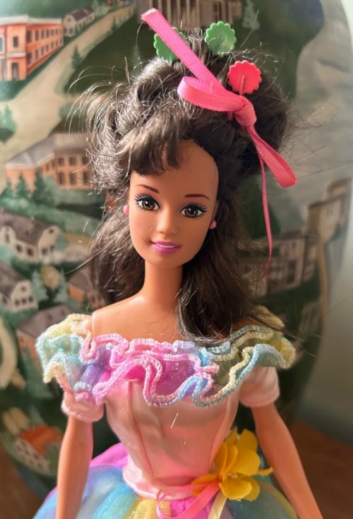 Birthday Barbie Teresa 1998.


