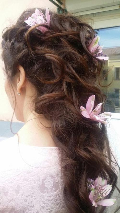 Замечательную прическу и макияж для нашей милой невесты выполнили: 02