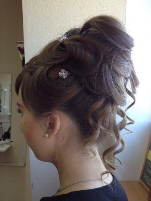 Красоточки?  Я - начинающий визажист, стилист по прическам (после обучения. 04