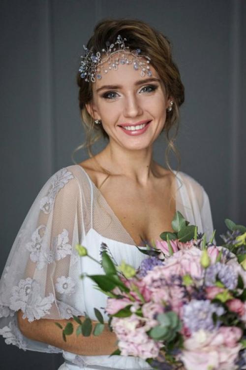 Херня.  Когда баба приходит на проф макияж и платит за него деньги, она хочет быть супир. 07