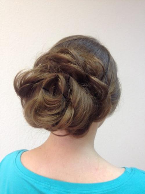 Красоточки?  Я - начинающий визажист, стилист по прическам (после обучения. 05